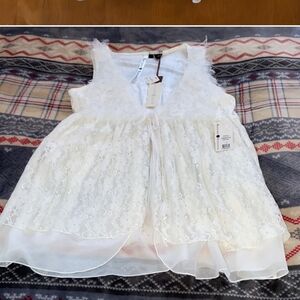 RANCHO ESTANCIA WHITE LACY TANK THAT SPLITS OPEN IN THE FRONT XL, NWOT
